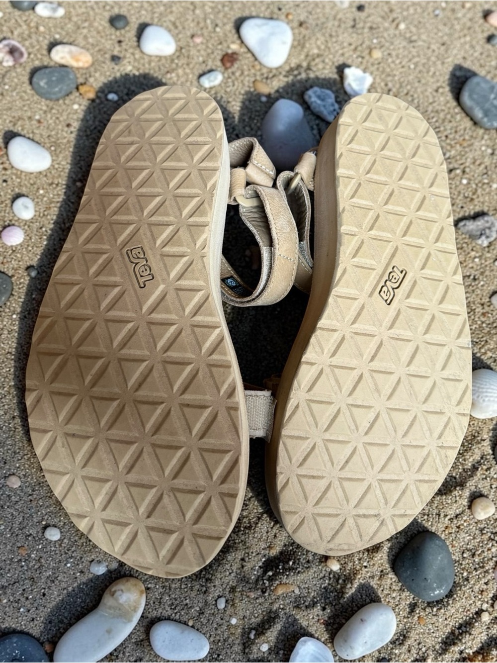Teva Leather Sandals | Tan/Natural | Size 9 - Picture 2 of 5